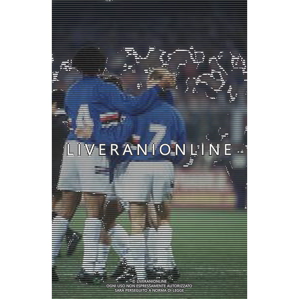 20-04-1994 GENOVA FINALE DI RITORNO COPPA ITALIA SAMPDORIA-ANCONA 6-1 NELLA FOTO ESULTANZA DOPO GOL ATTILIO LOMBARDO CON RUUD GULLIT AG ALDO LIVERANI SAS