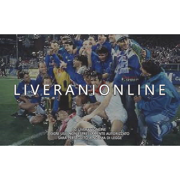 20-04-1994 GENOVA FINALE DI RITORNO COPPA ITALIA SAMPDORIA-ANCONA 6-1 NELLA FOTO ESULTANZA E FESTEGGIAMENTI A FINE GARA DEI GIOCATORI DELLA SAMPDORIA PER LA VITTORIA DEL TROFEO AG ALDO LIVERANI SAS