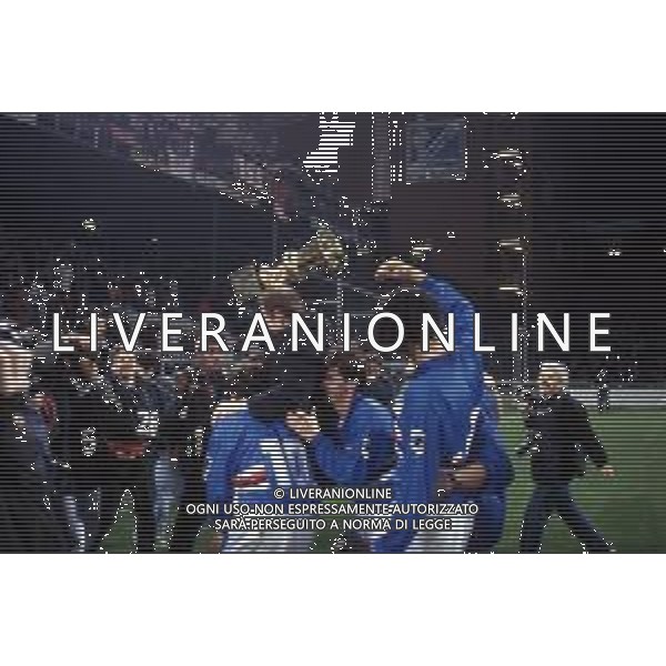 20-04-1994 GENOVA FINALE DI RITORNO COPPA ITALIA SAMPDORIA-ANCONA 6-1 NELLA FOTO ESULTANZA E FESTEGGIAMENTI A FINE GARA DEI GIOCATORI DELLA SAMPDORIA PER LA VITTORIA DEL TROFEO - IL PRESIDENTE ENRICO MANTOVANI PORTATO IN TRIONFO AG ALDO LIVERANI SAS