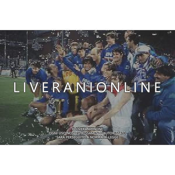 20-04-1994 GENOVA FINALE DI RITORNO COPPA ITALIA SAMPDORIA-ANCONA 6-1 NELLA FOTO ESULTANZA E FESTEGGIAMENTI A FINE GARA DEI GIOCATORI DELLA SAMPDORIA PER LA VITTORIA DEL TROFEO AG ALDO LIVERANI SAS