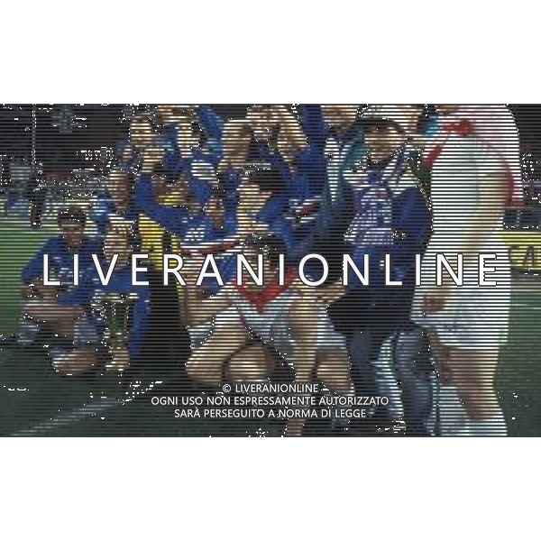 20-04-1994 GENOVA FINALE DI RITORNO COPPA ITALIA SAMPDORIA-ANCONA 6-1 NELLA FOTO ESULTANZA E FESTEGGIAMENTI A FINE GARA DEI GIOCATORI DELLA SAMPDORIA PER LA VITTORIA DEL TROFEO AG ALDO LIVERANI SAS