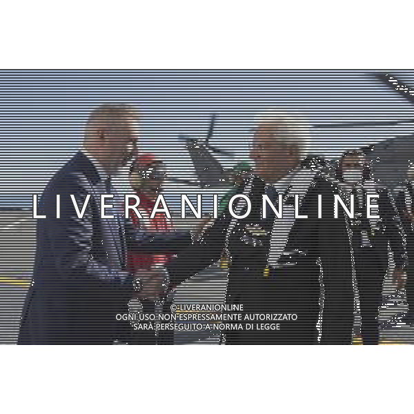 Il Presidente della Repubblica Sergio Mattarella su Nave Cavour saluta Lorenzo Guerini, Ministro della difesa (foto di Francesco Ammendola - Ufficio per la Stampa e la Comunicazione della Presidenza della Repubblica) ag aldo liverani sas