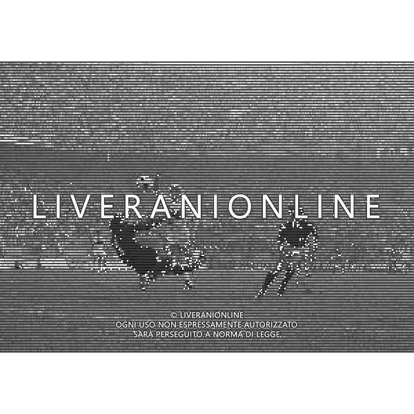 28-09-1980 MILANO CAMPIONATO DI CALCIO SERIE B MILAN-GENOA 2-0 NELLA FOTO GOAL FRANCESCO VINCENZI AG ALDO LIVERANI SAS