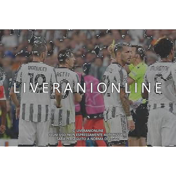Torino 14.09.2022 Stadio Allianz Stadium © Manuela Viganti/Agenzia Aldo Liverani Juventus vs Benfica Champions League 2022/2023 Gruppo H Giornata 2 di 6 Nella foto: ammonizione di fabio miretti per il fallo di rigore /AGENZIA ALDO LIVERANI SAS