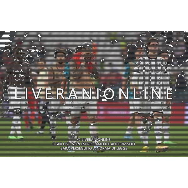 Torino 14.09.2022 Stadio Allianz Stadium © Manuela Viganti/Agenzia Aldo Liverani Juventus vs Benfica Champions League 2022/2023 Gruppo H Giornata 2 di 6 Nella foto: leandro paredes si tappa le orecchie per non sentire i fischi dei tifosi a fine gara /AGENZIA ALDO LIVERANI SAS