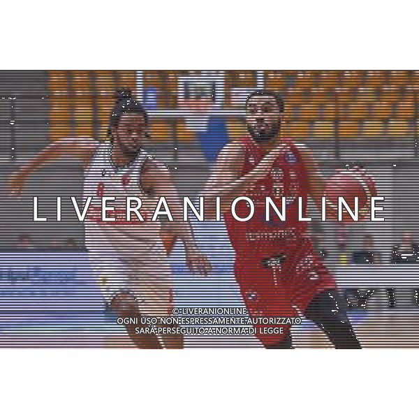 © TVRG Tomas Woldetensae (Pallacanestro Varese) e Naz Mitrou-Long (Olimpia Milano) EA7 Emporio Armani Milano vs Openjobmetis Varese Desio (MB) 15-09-2022 PalaDesio Lombardia Cup - amichevole precampionato foto Roberto Garavaglia/ag. Aldo Liverani sas/AGENZIA ALDO LIVERANI SAS
