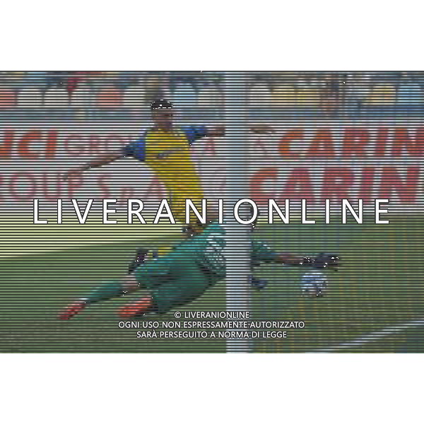 Frosinone vs Palermo Campionato di Serie B - 6 Giornata Stadio B. Stirpe - Frosinone 17-09-2022 nella foto Ravanelli e Pigliacelli in contrasto ©Federico Gaetano/AGENZIA ALDO LIVERANI SAS