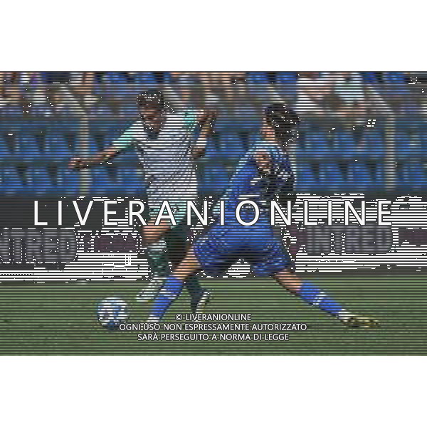 © TVRG Salvatore Esposito (Spal) salta Enrico Celeghin (Como) e va a segnare il gol del 3 a 3 Como vs Spal Como 17-09-2022 Stadio Giuseppe Sinigaglia Campionato Serie BKT - 6a giornata foto Roberto Garavaglia/ag. Aldo Liverani sas/AGENZIA ALDO LIVERANI SAS