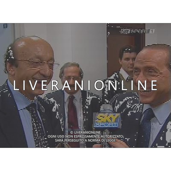 MILAN-JUVENTUS SERIE A TIM 29/10/2005 NELLA FOTO SILVIO BERLUSCONI CON LUCIANO MOGGI NEGLI SPOGLIATOI A FINE GARA OBBLIGATORIO CITARE LA FONTE TELEVISIVA AGENZIA ALDO LIVERANI