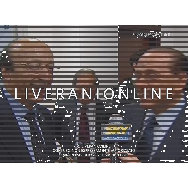 MILAN-JUVENTUS SERIE A TIM 29/10/2005 NELLA FOTO SILVIO BERLUSCONI CON LUCIANO MOGGI NEGLI SPOGLIATOI A FINE GARA OBBLIGATORIO CITARE LA FONTE TELEVISIVA AGENZIA ALDO LIVERANI