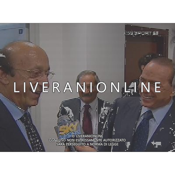 MILAN-JUVENTUS SERIE A TIM 29/10/2005 NELLA FOTO SILVIO BERLUSCONI CON LUCIANO MOGGI NEGLI SPOGLIATOI A FINE GARA OBBLIGATORIO CITARE LA FONTE TELEVISIVA AGENZIA ALDO LIVERANI