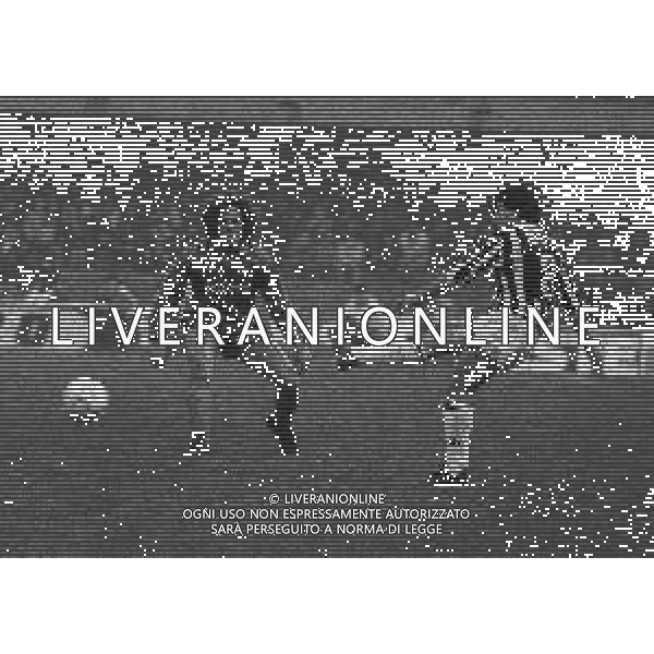 12-02-1989 VERONA CAMPIONATO DI CALCIO SERIE A VERONA-JUVENTUS 2-0 NELLA FOTO RUI BARROS E PEDRO TROGLIO AG ALDO LIVERANI SAS