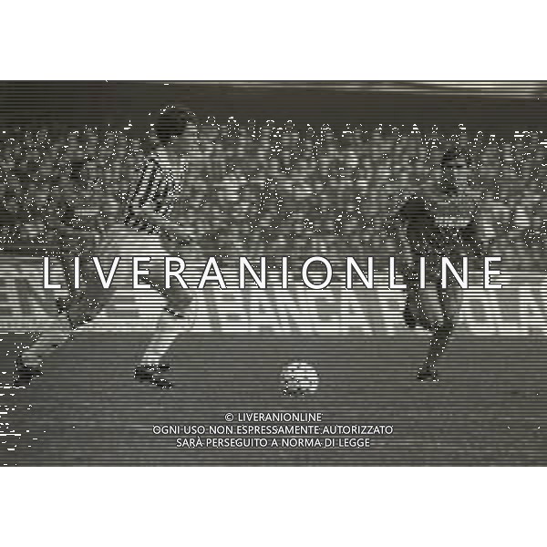 12-02-1989 VERONA CAMPIONATO DI CALCIO SERIE A VERONA-JUVENTUS 2-0 NELLA FOTO ROBERTO TRICELLA E GIUSEPPE GALDERISI AG ALDO LIVERANI SAS
