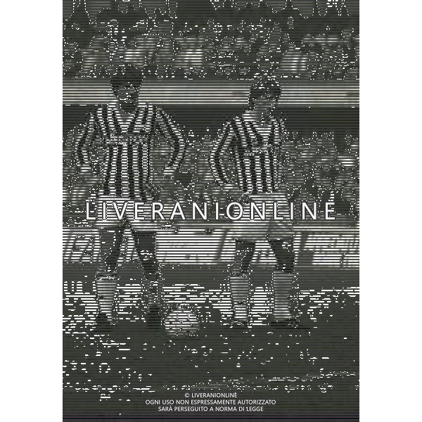 12-02-1989 VERONA CAMPIONATO DI CALCIO SERIE A VERONA-JUVENTUS 2-0 NELLA FOTO MICHAEL LAUDRUP E GIANCARLO MAROCCHI AG ALDO LIVERANI SAS