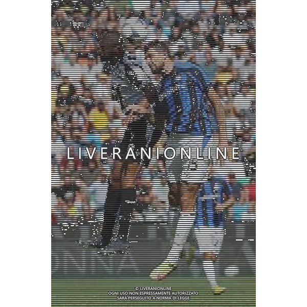 UDINE 18-09-22 FOT AG. ALDO LIVERANI / GARBUIO UDINESE VS INTER NELLA FOTO:ACERBI FRANCESCO CON BETO UDINESE - INTER CAMPIONATO CALCIO SERIE A TIM 18.09.2022 ©P.G.AGENZIA ALDO LIVERANI SAS