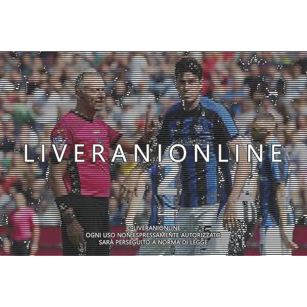 UDINE 18-09-22 FOT AG. ALDO LIVERANI / GARBUIO UDINESE VS INTER NELLA FOTO:BASTONI ALESSANDRO CON L\'ARBITRO PAOLO VALERI UDINESE - INTER CAMPIONATO CALCIO SERIE A TIM 18.09.2022 ©P.G.AGENZIA ALDO LIVERANI SAS