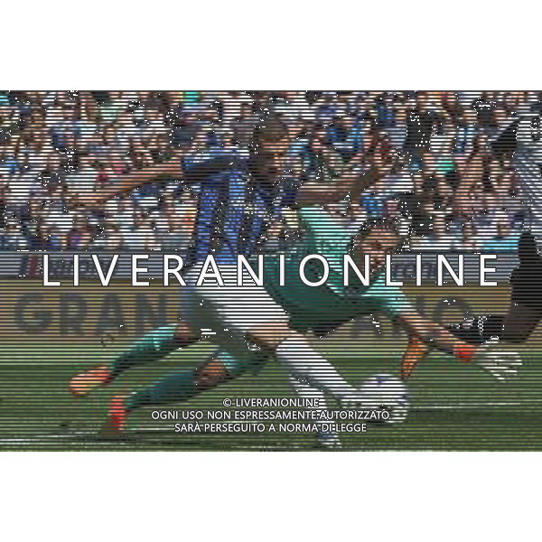 UDINE 18-09-22 FOT AG. ALDO LIVERANI / GARBUIO UDINESE VS INTER NELLA FOTO:GOL ANNULLATO A DZEKO EDIN UDINESE - INTER CAMPIONATO CALCIO SERIE A TIM 18.09.2022 ©P.G.AGENZIA ALDO LIVERANI SAS