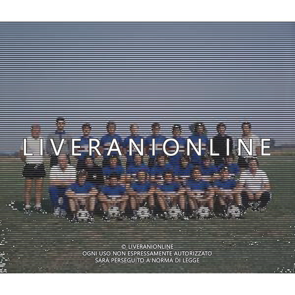 FORMAZIONE SQUADRA UNIONE CALCIO SAMPDORIA CAMPIONATO SERIE A 1975-1976 NELLA FOTO CON L\'ALLENATORE EUGENIO BERSELLINI AG ALDO LIVERANI SAS