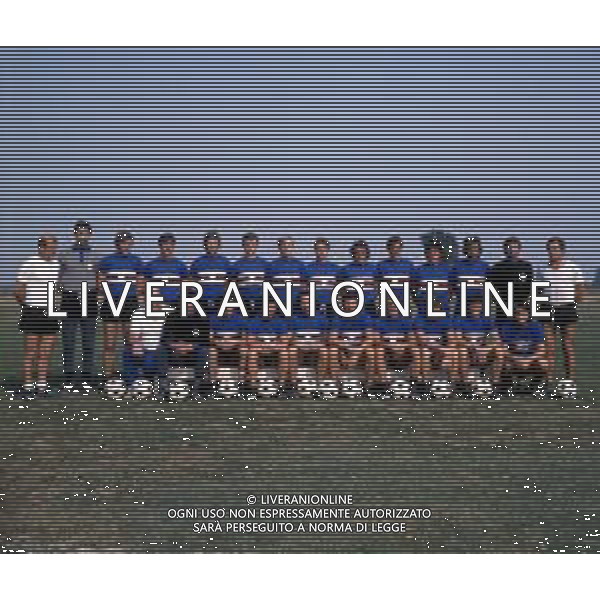 FORMAZIONE SQUADRA UNIONE CALCIO SAMPDORIA CAMPIONATO SERIE A 1975-1976 NELLA FOTO CON L\'ALLENATORE EUGENIO BERSELLINI AG ALDO LIVERANI SAS