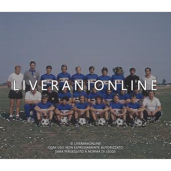 FORMAZIONE SQUADRA UNIONE CALCIO SAMPDORIA CAMPIONATO SERIE A 1975-1976 NELLA FOTO CON L\'ALLENATORE EUGENIO BERSELLINI AG ALDO LIVERANI SAS