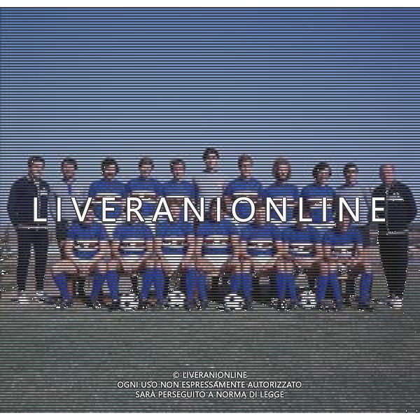 FORMAZIONE SQUADRA UNIONE CALCIO SAMPDORIA CAMPIONATO SERIE A 1976-1977 NELLA FOTO CON L\'ALLENATORE EUGENIO BERSELLINI AG ALDO LIVERANI SAS