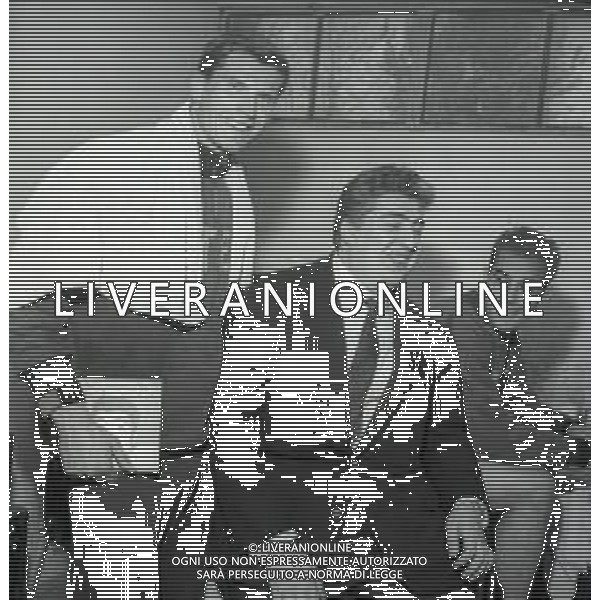 RETROSPETTIVA GINO BRAMIERI ATTORE COMICO CANTANTE NELLA FOTO GINO BRAMIERI CON LUIS SUAREZ E GIACINTO FACCHETTI IL GIORNO 24-04-1963 AG ALDO LIVERANI SAS 
