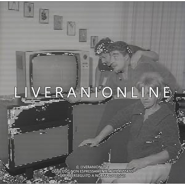 RETROSPETTIVA GINO BRAMIERI ATTORE COMICO CANTANTE NELLA FOTO GINO BRAMIERI A CUNARDO CON LA MOGLIE MARIA BARBIERI E IL FIGLIO CESARE IL GIORNO 25-04-1963 AG ALDO LIVERANI SAS  