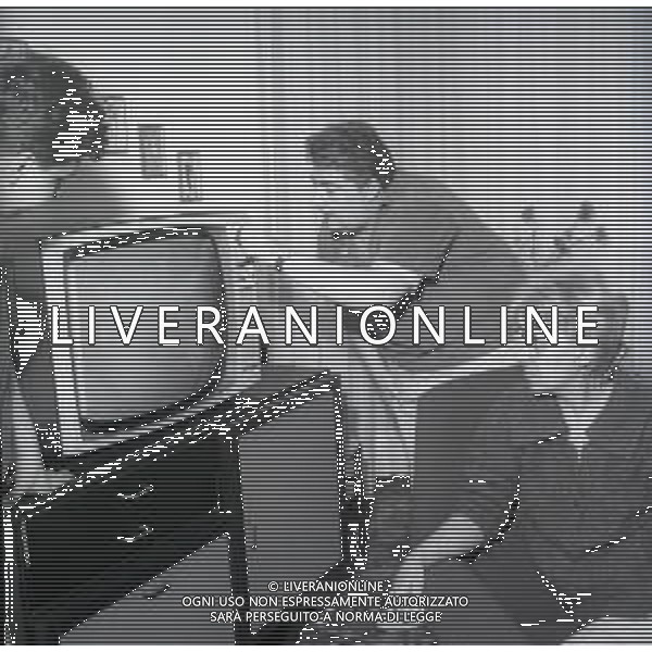 RETROSPETTIVA GINO BRAMIERI ATTORE COMICO CANTANTE NELLA FOTO GINO BRAMIERI A CUNARDO CON LA MOGLIE MARIA BARBIERI E IL FIGLIO CESARE IL GIORNO 25-04-1963 AG ALDO LIVERANI SAS  