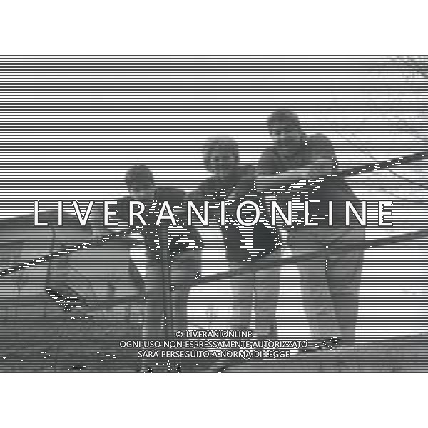 RETROSPETTIVA GINO BRAMIERI ATTORE COMICO CANTANTE NELLA FOTO GINO BRAMIERI A CUNARDO CON LA MOGLIE MARIA BARBIERI E IL FIGLIO CESARE IL GIORNO 25-04-1963 AG ALDO LIVERANI SAS  