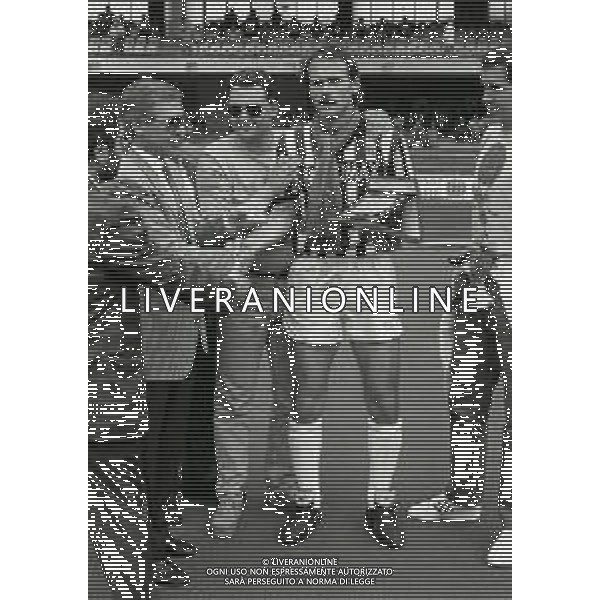 21-05-1989 VERONA CAMPIONATO DI CALCIO SERIE A VERONA-ASCOLI 0-1 NELLA FOTO SILVANO FONTOLAN PREMIATO DAI TIFOSI DEL VERONA AG ALDO LIVERANI SAS