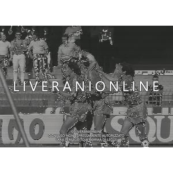 07-05-1989 VERONA CAMPIONATO DI CALCIO SERIE A VERONA-PISA 1-0 NELLA FOTO ABBRACCI GIOCATORI VERONA DOPO IL GOAL AG ALDO LIVERANI SAS