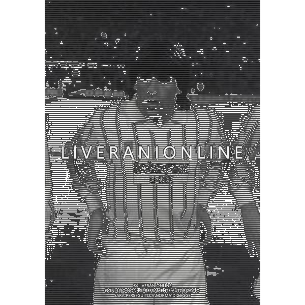 RETROSPETTIVA ALBERICO EVANI CALCIATORE NELLA FOTO ALBERICO EVANI CON LA MAGLIA DEL MILAN CALCIO NELL\'ANNO 1985-1986 AG ALDO LIVERANI SAS 
