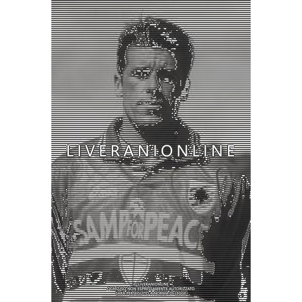 RETROSPETTIVA ALBERICO EVANI CALCIATORE NELLA FOTO ALBERICO EVANI CON LA MAGLIA DELLA SAMPDORIA CALCIO NELL\'ANNO 1995-1996 AG ALDO LIVERANI SAS