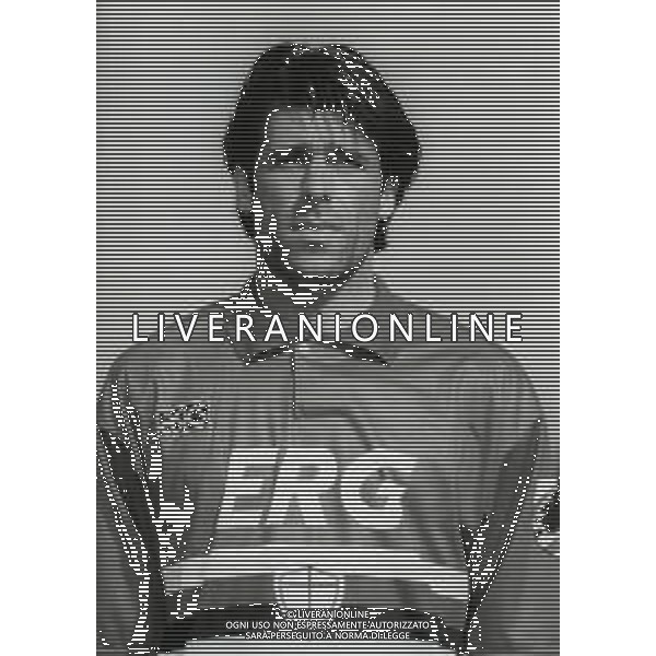 RETROSPETTIVA ALBERICO EVANI CALCIATORE NELLA FOTO ALBERICO EVANI CON LA MAGLIA DELLA SAMPDORIA CALCIO NELL\'ANNO 1993-1994 AG ALDO LIVERANI SAS
