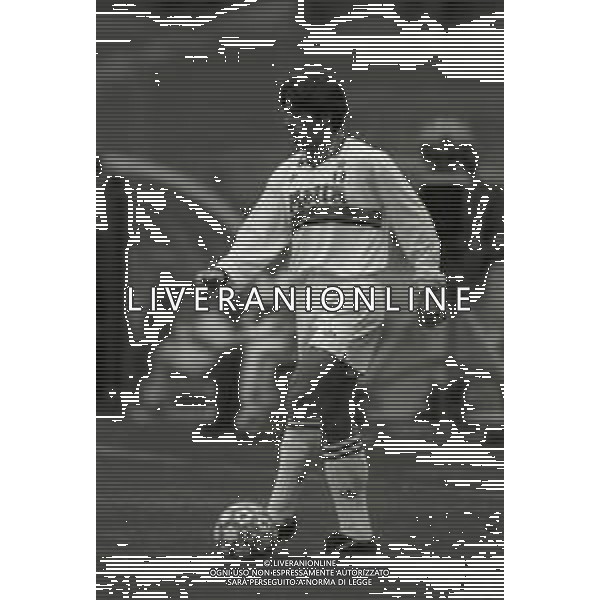 RETROSPETTIVA ALBERICO EVANI CALCIATORE NELLA FOTO ALBERICO EVANI CON LA MAGLIA DEL MILAN CALCIO NELL\'ANNO 1992-1993 AG ALDO LIVERANI SAS