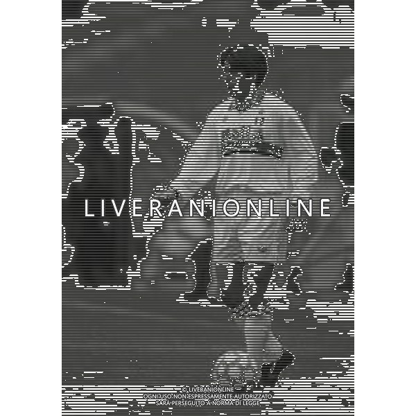 RETROSPETTIVA ALBERICO EVANI CALCIATORE NELLA FOTO ALBERICO EVANI CON LA MAGLIA DEL MILAN CALCIO NELL\'ANNO 1992-1993 AG ALDO LIVERANI SAS
