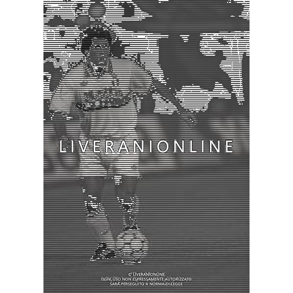 RETROSPETTIVA ALBERICO EVANI CALCIATORE NELLA FOTO ALBERICO EVANI CON LA MAGLIA DEL MILAN CALCIO NELL\'ANNO 1992-1993 AG ALDO LIVERANI SAS