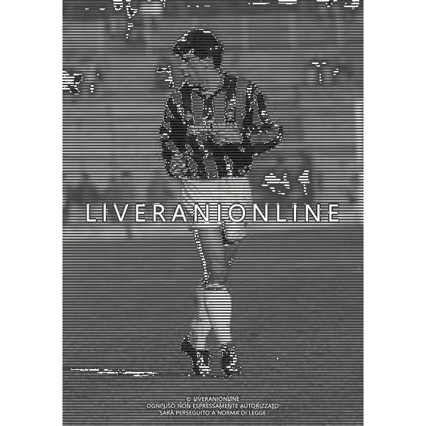 RETROSPETTIVA ALBERICO EVANI CALCIATORE NELLA FOTO ALBERICO EVANI CON LA MAGLIA DEL MILAN CALCIO NELL\'ANNO 1990-1991 AG ALDO LIVERANI SAS 