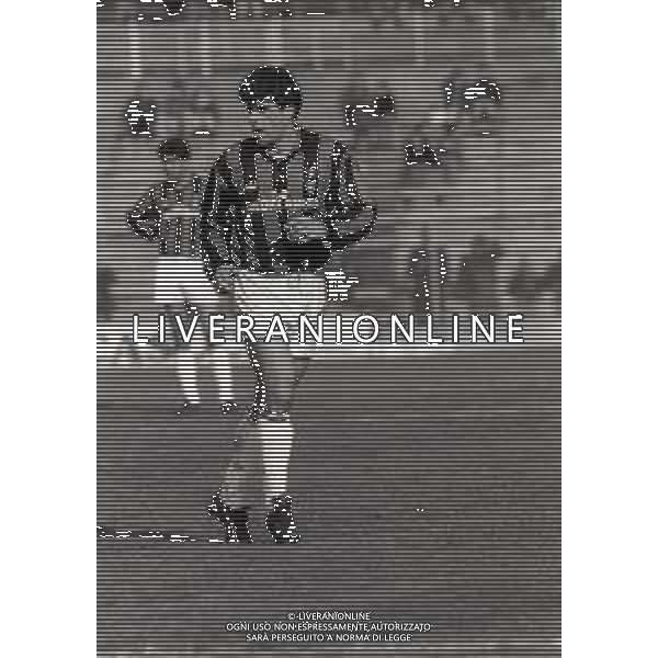 RETROSPETTIVA ALBERICO EVANI CALCIATORE NELLA FOTO ALBERICO EVANI CON LA MAGLIA DEL MILAN CALCIO NELL\'ANNO 1990-1991 AG ALDO LIVERANI SAS 