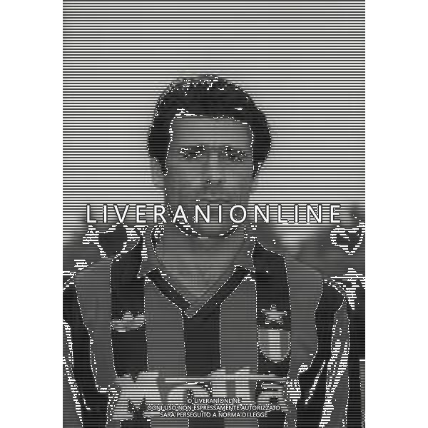RETROSPETTIVA ALBERICO EVANI CALCIATORE NELLA FOTO ALBERICO EVANI CON LA MAGLIA DEL MILAN CALCIO NELL\'ANNO 1989-1990 AG ALDO LIVERANI SAS 
