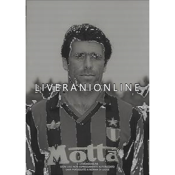RETROSPETTIVA ALBERICO EVANI CALCIATORE NELLA FOTO ALBERICO EVANI CON LA MAGLIA DEL MILAN CALCIO NELL\'ANNO 1989-1990 AG ALDO LIVERANI SAS 
