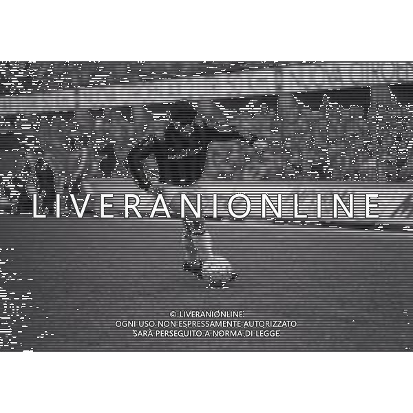 RETROSPETTIVA ALBERICO EVANI CALCIATORE NELLA FOTO ALBERICO EVANI CON LA MAGLIA DEL MILAN CALCIO NELL\'ANNO 1987-1988 AG ALDO LIVERANI SAS  