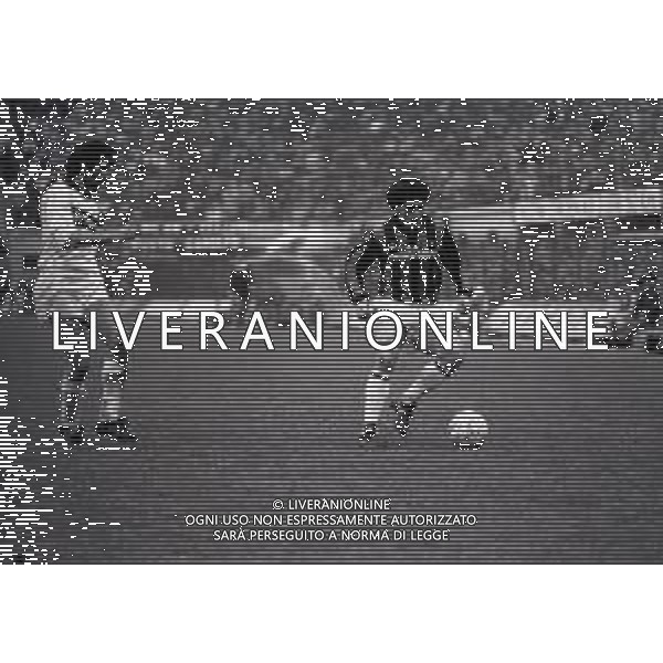 RETROSPETTIVA ALBERICO EVANI CALCIATORE NELLA FOTO ALBERICO EVANI CON LA MAGLIA DEL MILAN CALCIO NELL\'ANNO 1987-1988 AG ALDO LIVERANI SAS  