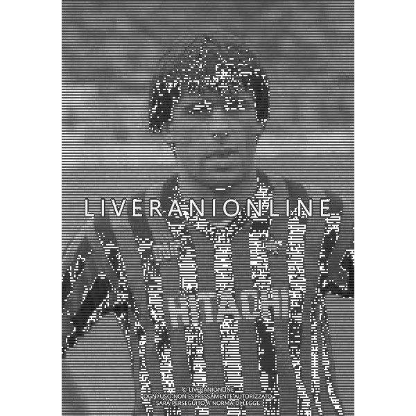 RETROSPETTIVA ALBERICO EVANI CALCIATORE NELLA FOTO ALBERICO EVANI CON LA MAGLIA DEL MILAN NELL\'ANNO 1982-1983 AG ALDO LIVERANI SAS