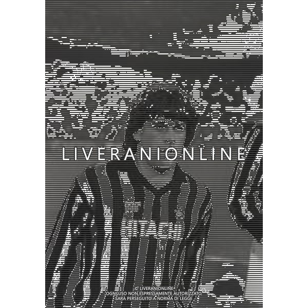 RETROSPETTIVA ALBERICO EVANI CALCIATORE NELLA FOTO ALBERICO EVANI CON LA MAGLIA DEL MILAN NELL\'ANNO 1982-1983 AG ALDO LIVERANI SAS
