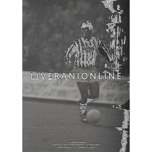 RETROSPETTIVA ALBERICO EVANI CALCIATORE NELLA FOTO ALBERICO EVANI CON LA MAGLIA DEL MILAN CALCIO NELL\'ANNO 1985-1986 AG ALDO LIVERANI SAS 