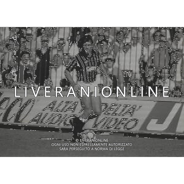 RETROSPETTIVA ALBERICO EVANI CALCIATORE NELLA FOTO ALBERICO EVANI CON LA MAGLIA DEL MILAN NELL\'ANNO 1983-1984 AG ALDO LIVERANI SAS