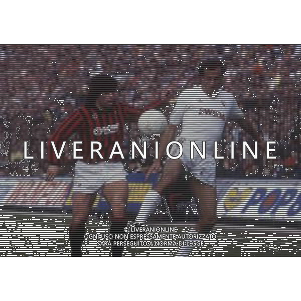 RETROSPETTIVA ALBERICO EVANI CALCIATORE NELLA FOTO ALBERICO EVANI CON LA MAGLIA DEL MILAN CALCIO CON DANILO PILEGGI IN MILAN TORINO AG ALDO LIVERANI SAS