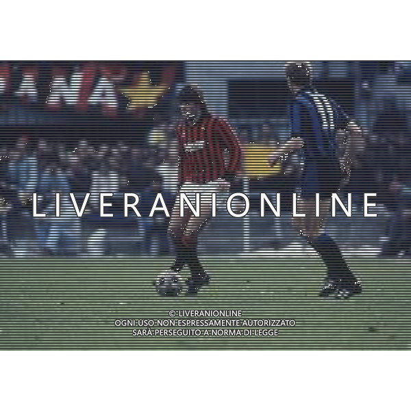 RETROSPETTIVA ALBERICO EVANI CALCIATORE NELLA FOTO ALBERICO EVANI CON LA MAGLIA DEL MILAN CALCIO AG ALDO LIVERANI SAS