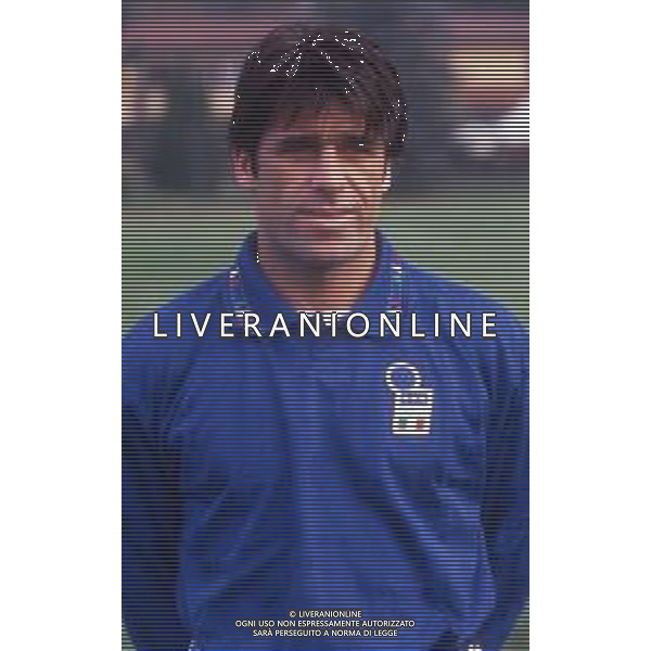 RETROSPETTIVA ALBERICO EVANI CALCIATORE NELLA FOTO ALBERICO EVANI CON LA MAGLIA DELLA NAZIONALE ITALIANA DI CALCIO AG ALDO LIVERANI SAS